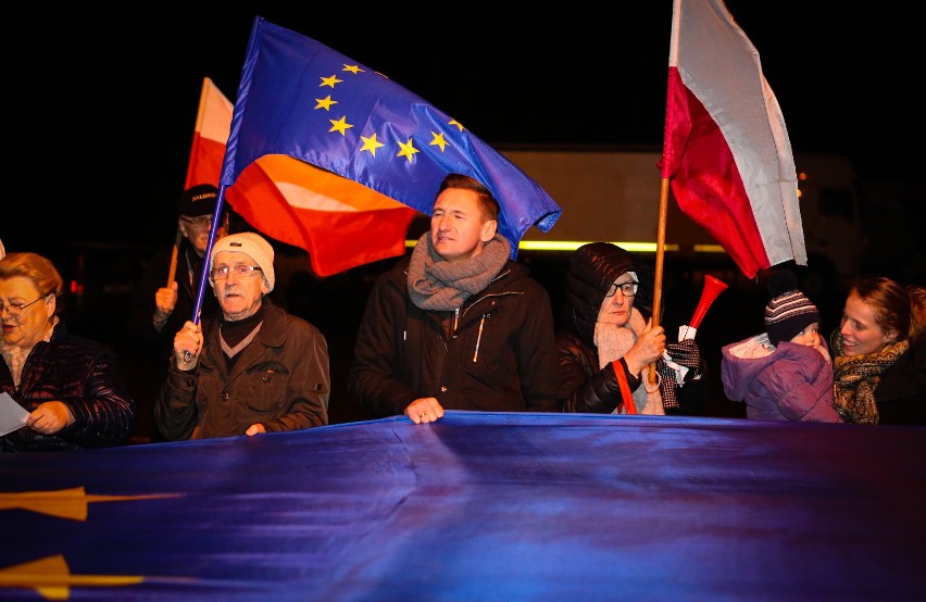 Lubieszyn. 10 lat Europy bez granic! Kilkadziesiąt osób spotkało się na dawnym przejściu granicznym