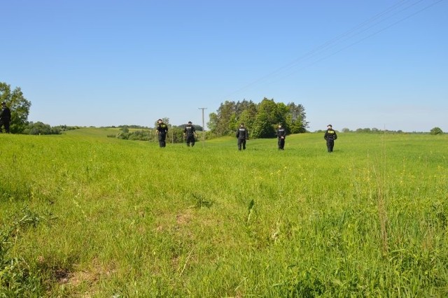 Od wczoraj ełccy policjanci poszukiwali zaginionego 91-latka z miejscowości Rękusy. Mężczyzna w sobotę wyszedł z domu i od tego czasu nie kontaktował się z bliskimi. W niedzielę rodzina powiadomiła o jego zaginięciu policję.