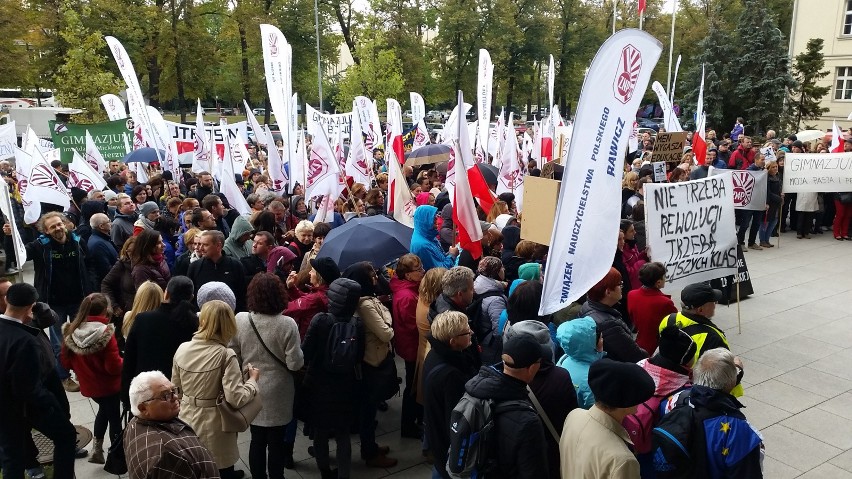To nie pierwsza poznańska demonstracja przeciwko reformie....