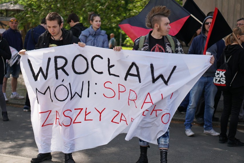 1 maja ogłosili dniem walki pracowniczej. Anarchiści i syndykaliści przeszli przez centrum Wrocławia
