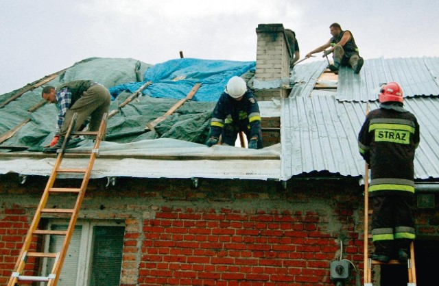 W czasie nagłej nawałnicy najbardziej ucierpieli mieszkańcy Malachina, w tej miejscowości trąba powietrzna zrywała dachy