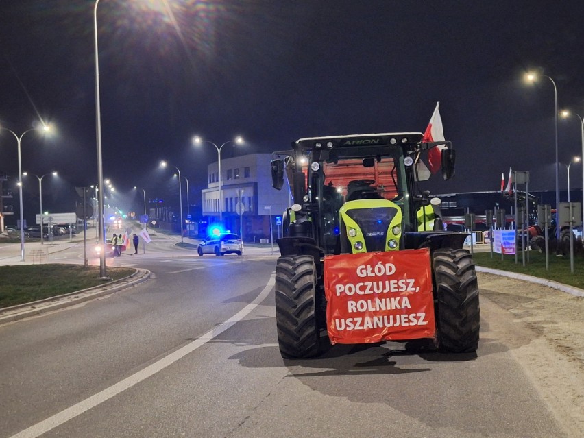 Protest rolników na drogach dojazdowych do Kielc. Byli tu przez całą noc. Zobaczcie zdjęcia