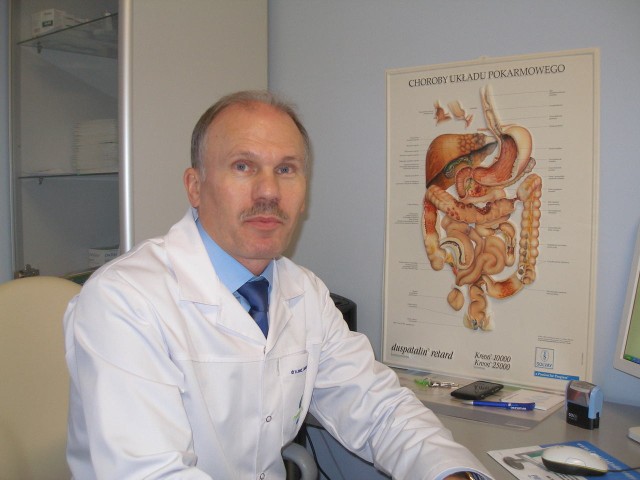 Dr n. med. Dariusz Giezowski, specjalista gastroenterolog.