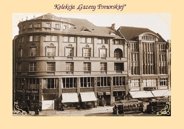 Narożny budynek po wschodniej stronie placu Teatralnego  wybudowano około 1913 roku.