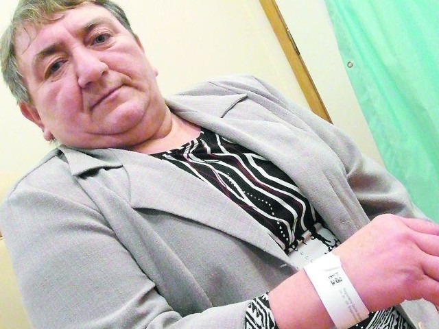 Krystyna Urbańska z opaską w szpitalu w Grudziądzu