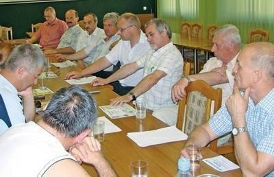 W sobotniej, nadzwyczajnej sesji Radu Miejskiej,wzięli udział radni oraz przedstawiciele Zakładu Wodociągów i Kanalizacji Fot. Aleksander Gąciarz