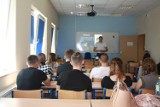 Studenci WSB w Opolu poznawali tajniki pracy w policji