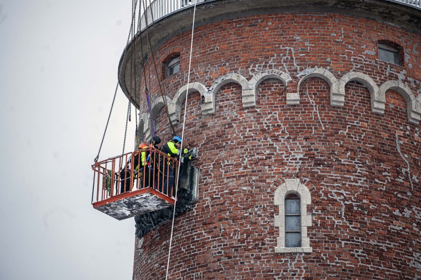 Latarnia morska w Kołobrzegu już bez sowieckich symboli