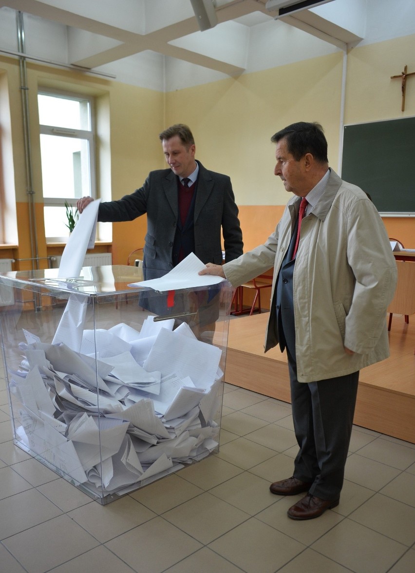 W Jędrzejowie głosowali Piotr Maciej i Jan Przypkowscy. Były...