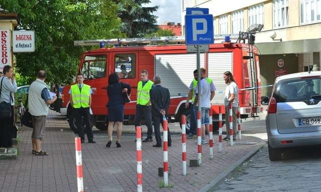 Alarm bombowy przed 3 urzędem skarbowym RejtanaAlarm bombowy przed 3 urzędem skarbowym Rejtana