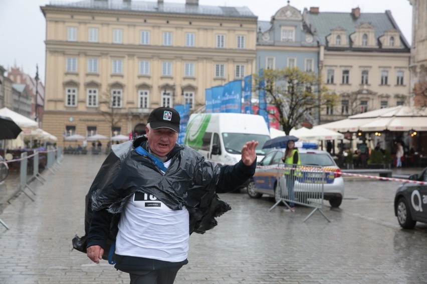 Cracovia Maraton 2017. Bieg na szpilkach [ZDJĘCIA]