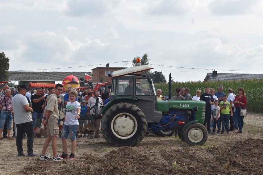 W Kucharach w gminie Gołuchów odbył się drugi zlot starych...