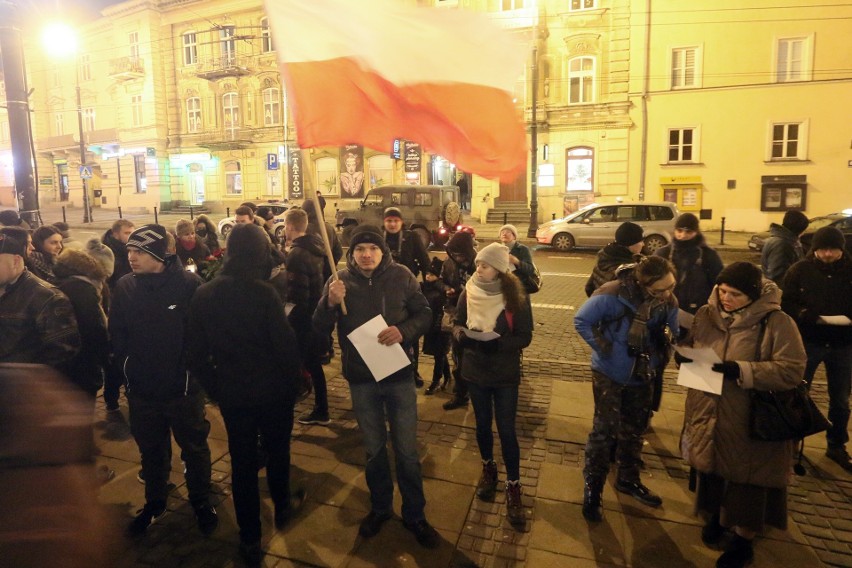 Lublin: W rocznicę 13 grudnia organizacje narodowe uczciły pamięć ofiar stanu wojennego (ZDJĘCIA, WIDEO)