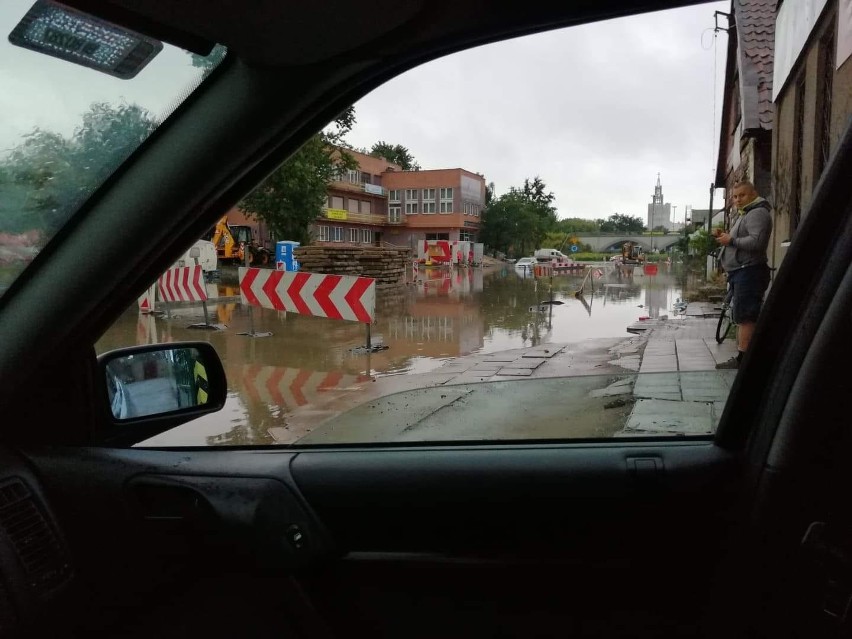 Ulewa w Białymstoku 21.08.2019. Obfity deszcz sparaliżował...