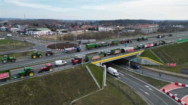 Blokada trasy S11 na ulicy Szczecińskiej w Koszalinie.