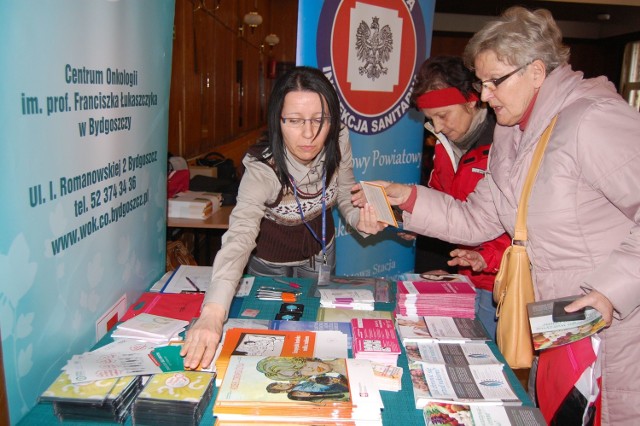 Na stoisku Centrum Onkologii można było zaopatrzyć się  w rozmaite publikacje i ulotki dotyczące chorób nowotworowych