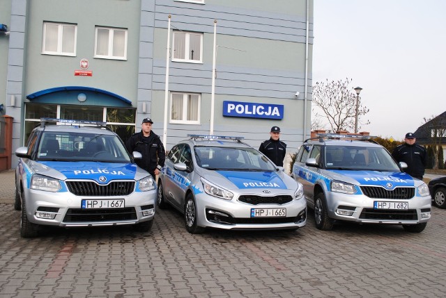 Nowe nabytki komendy policji w Oleśnie - dwie skody yeti i jedna kia ceed.