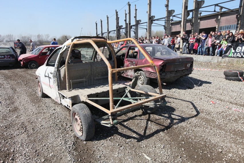 Destruction Derby Krk: wyścigi samochodowe w Krakowie [ZDJĘCIA]