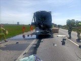 Wypadek na A4 pod Wrocławiem. Droga zablokowana - z ciężarówek wysypał się ładunek [ZDJĘCIA]