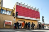 Kolejki przed Urzędem Miasta Bydgoszczy. Ludzie przychodzili mimo wirusa