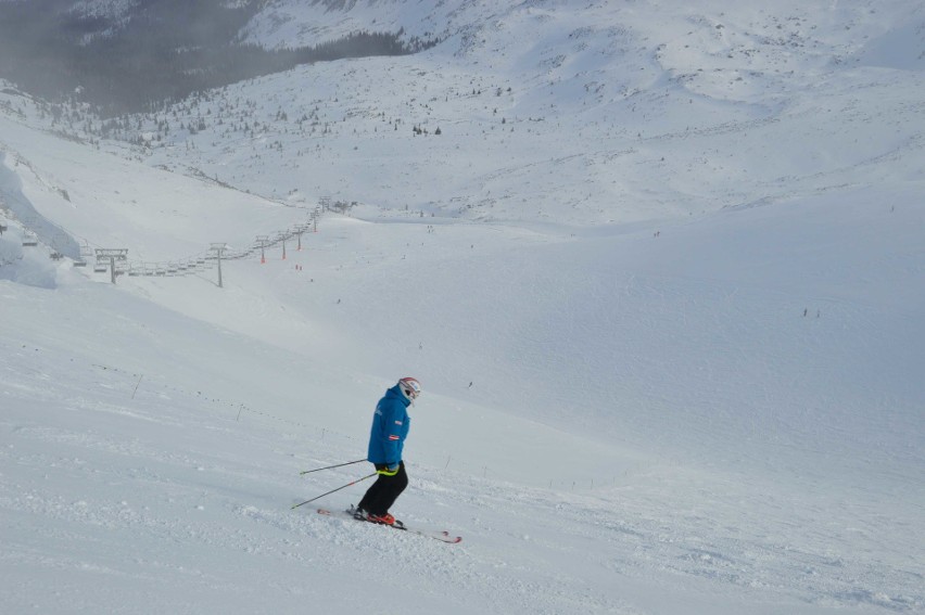 Tatry. Kasprowy Wierch oblężony przez narciarzy i turystów [ZDJĘCIA]