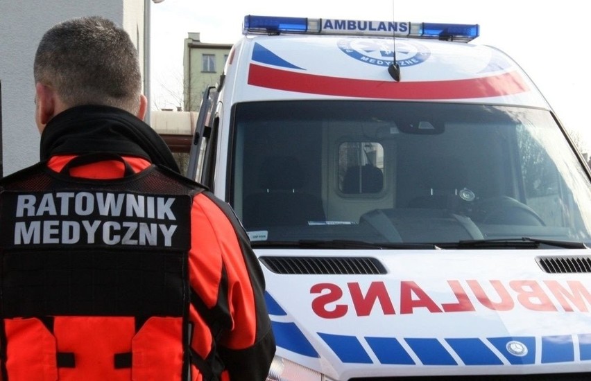 Wypadek w Szczecinie. Młody mężczyzna wypadł z dźwigu podczas pracy i trafił do szpitala
