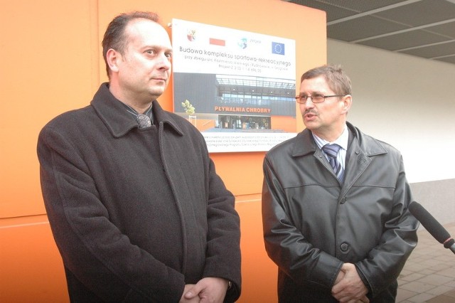 Prezes GOS Zbigniew Leszko i prezydent Jan Zubowski są zadowoleni z dotacji