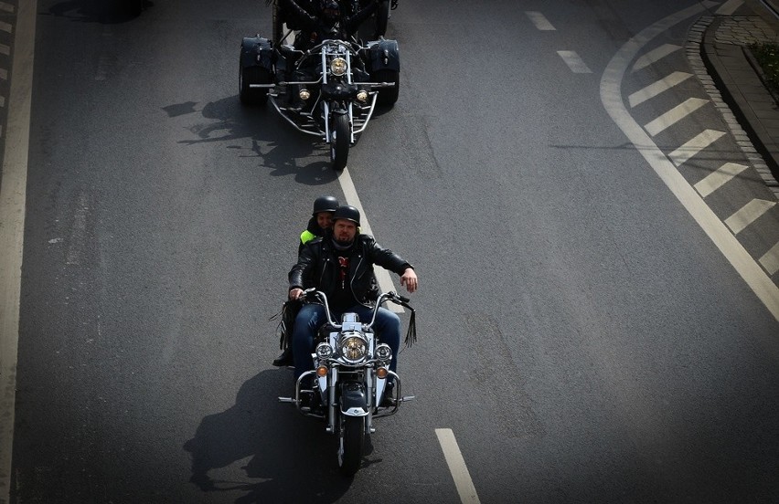 Brałeś udział w paradzie motocykli? Znajdź siebie na zdjęciu i filmie