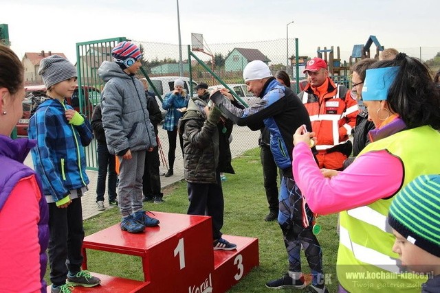 Spotkaniu towarzyszyły zawody w bieganiu i nordic walking. Mistrz nagradzał zwycięzców w poszczególnych kategoriach.