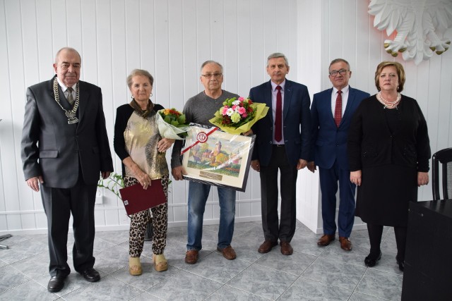 Państwo Zofia i Zdzisław Wolf są magistrami farmacji.