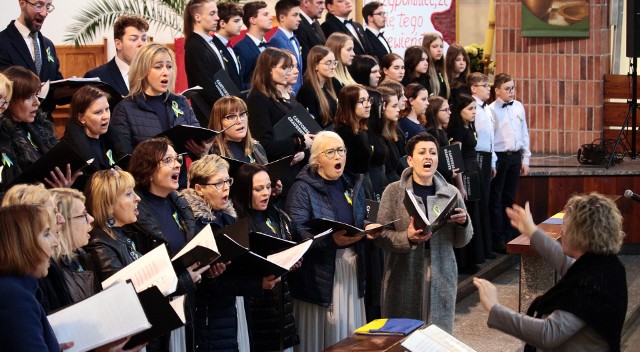 W Kościele pw. Podwyższenia Krzyża Świętego odbył się Koncert Wielkopostny dedykowany walczącej Ukrainie. Wystąpiło w nim sześć chórów z Grudziądza. Chór Alla Camera – pod dyrekcją Mateusza Iwanowskiego,  Cantores Graudentes – pod dyrekcją Michała Rajewskiego,  Chór „Dzwon” – pod dyrekcją Artura Osińskiego, Chór The G Singers – pod dyrekcją Aleksandry Drozdeckiej,  Chór Tibi Mariae – pod dyrekcją Małgorzaty Gołuńskiej oraz Zespół Wokalny Afterview – pod dyrekcją Katarzyny Grohs.