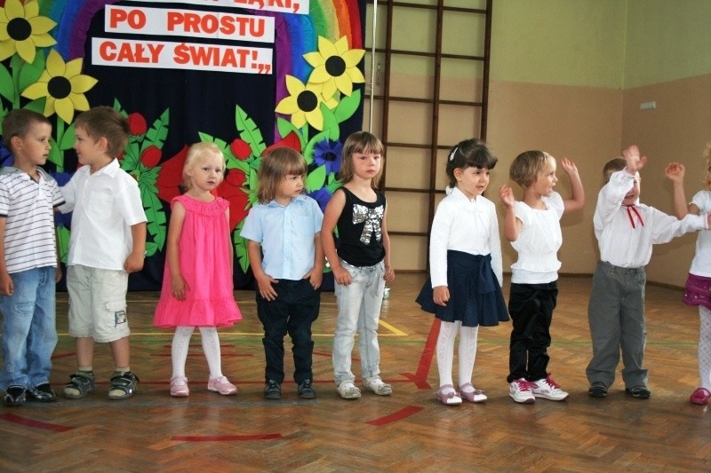 Na wesoło przedszkolaki z Olszewa-Borek pożegnały rok...