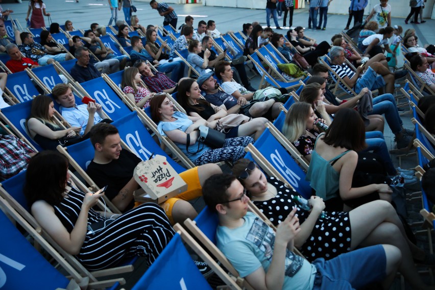 Kraków. Kino letnie przed Galerią Krakowską [ZDJĘCIA]