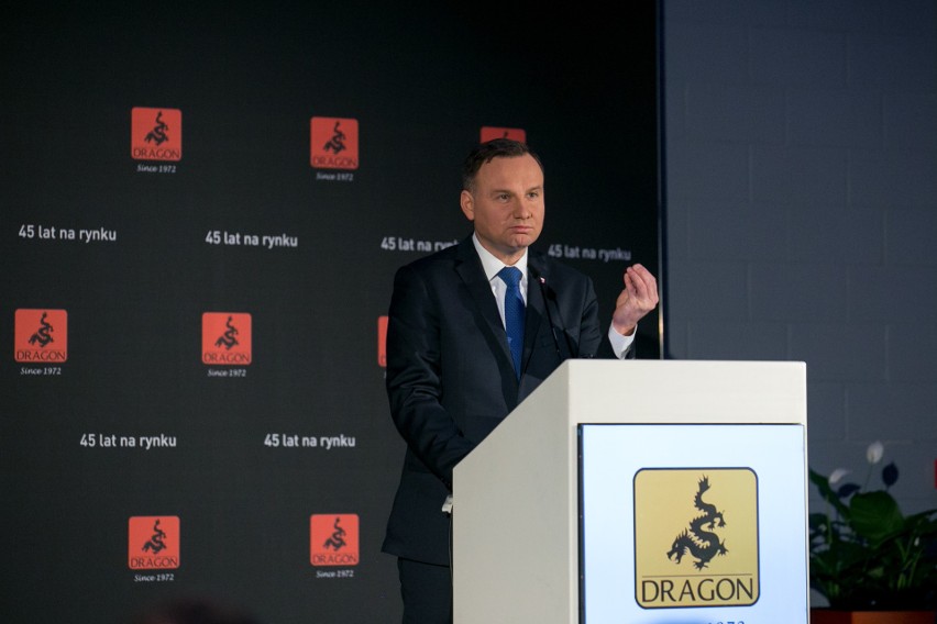 Prezydent Andrzej Duda w zakładzie firmy Dragon Poland w Skawinie