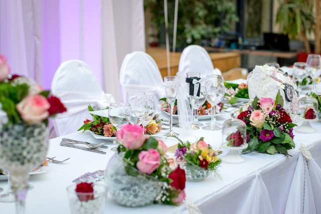 Najlepsze sale weselne w Radomiu i regionie radomskim. Zobaczcie szczegóły na kolejnych slajdach. Sale weselne ustawiliśmy od miejsca 20.