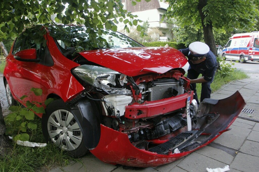 Wrocław: Wypadek na Wiosennej. Zderzyły się dwa samochody (ZDJĘCIA)