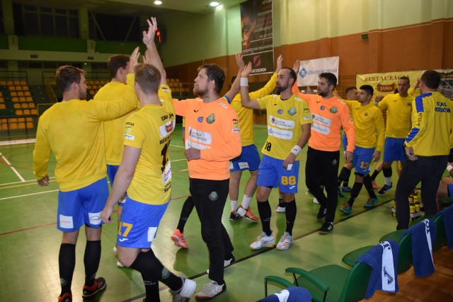 Szczypiorniści Stali Gorzów stoczyli w Ostrovie Wlkp. trudny i przegrany pojedynek z liderującą w lidze centralnej Ostrovią.