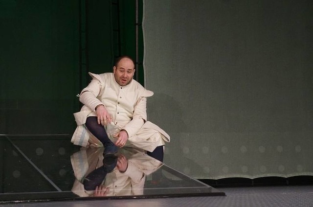 Piotr Półtorak w spektaklu "Romeo i Julia" na deskach Teatru Dramatycznego