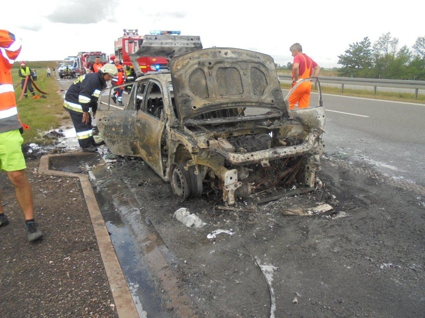 Pożar samochodu osobowego na autostradzie A4