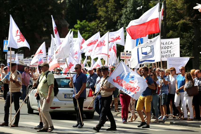 Kraków. Protest pracowników Wód Polskich. Domagają się obiecanych przez rząd podwyżek