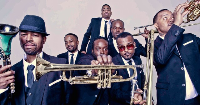 Twórczość brass bandu Hypnotic Brass Ensemble to różnorodna mieszanina, w której aż kipi od jazzowej awangardy, funku, soulu oraz hip hopu.