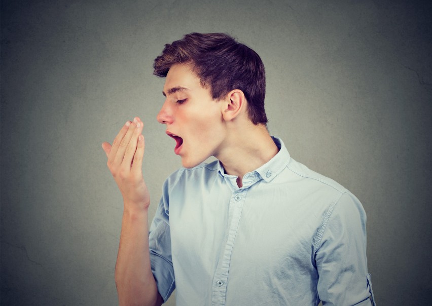 Brzydki zapach z ust, zwany także halitozą, może mieć wiele...