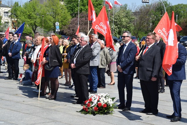 Na Placu Pamięci Narodowej 1 maja w Częstochowie tradycyjnie zebrali się przedstawiciele lewicowych organizacji i partii. Podczas wystąpień mówiono o prawach pracowniczych, godnych wynagrodzeniach.