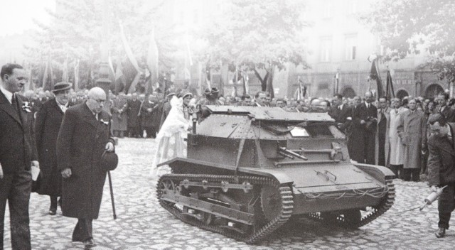 Tankietka przekazana polskiemu wojsku przez mieszkańców Krakowa w maju 1939 roku. Podobną dowodził we wrześniu plutonowy Orlik, z tym, że jego pojazd był lepiej uzbrojony.