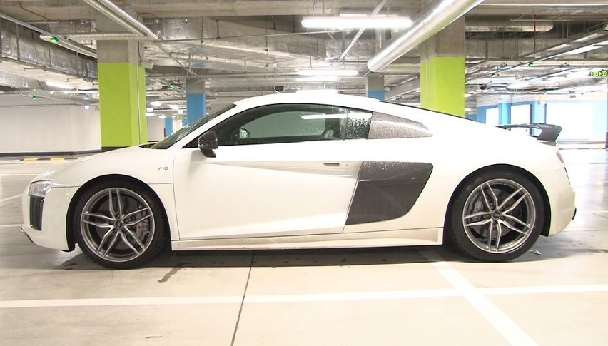 Audi R8 Plus - niecodzienny model super sportowego samochodu