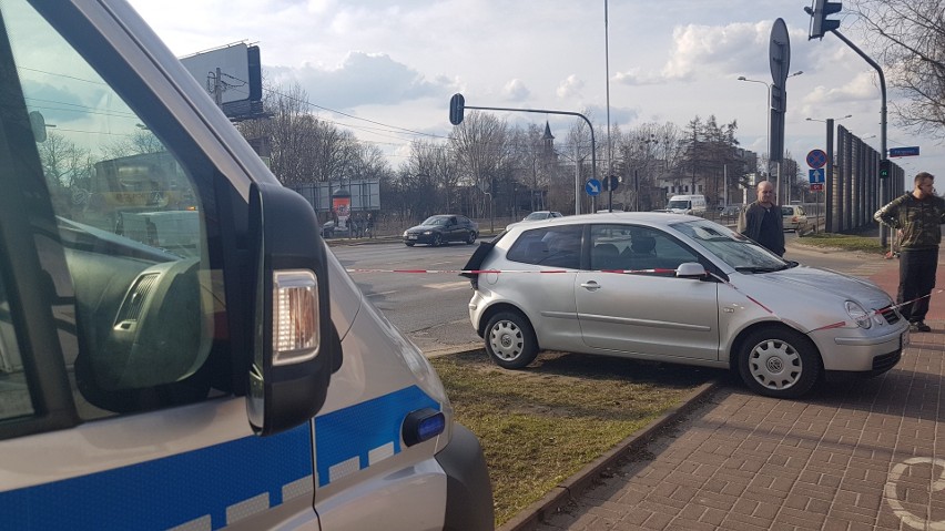 Wypadek na Zgierskiej przy Pasiecznej w Łodzi. Zderzenie...