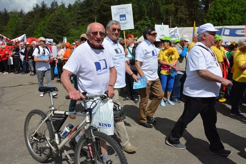 W Senioriadzie wzięło udział prawie 900 osób ZDJĘCIA