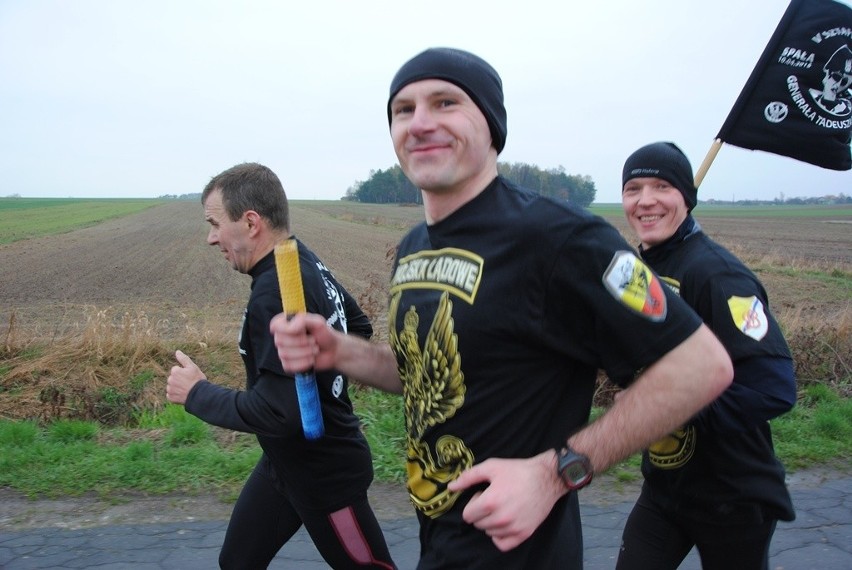 Biegacze wyruszyli w ponad 400-kilometrową trasę do Żagania
