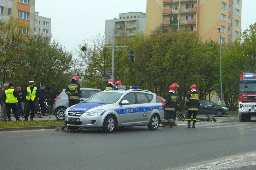 Kolizja na Piątkowskiej: Zderzyły się trzy samochody