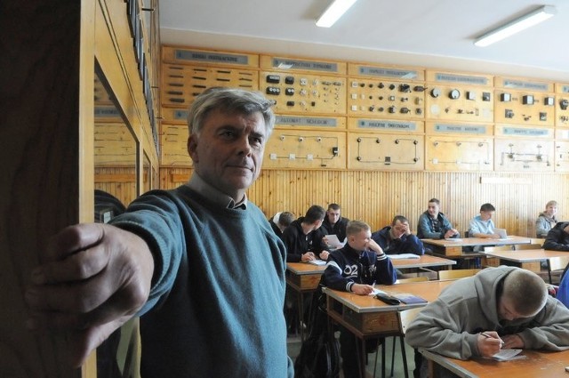 Od 22 lat Jan Rusin uczy elektromechaniki i uważa, że już czas na zmiany. - Te pracownie się mocno zestarzały - tłumaczy.